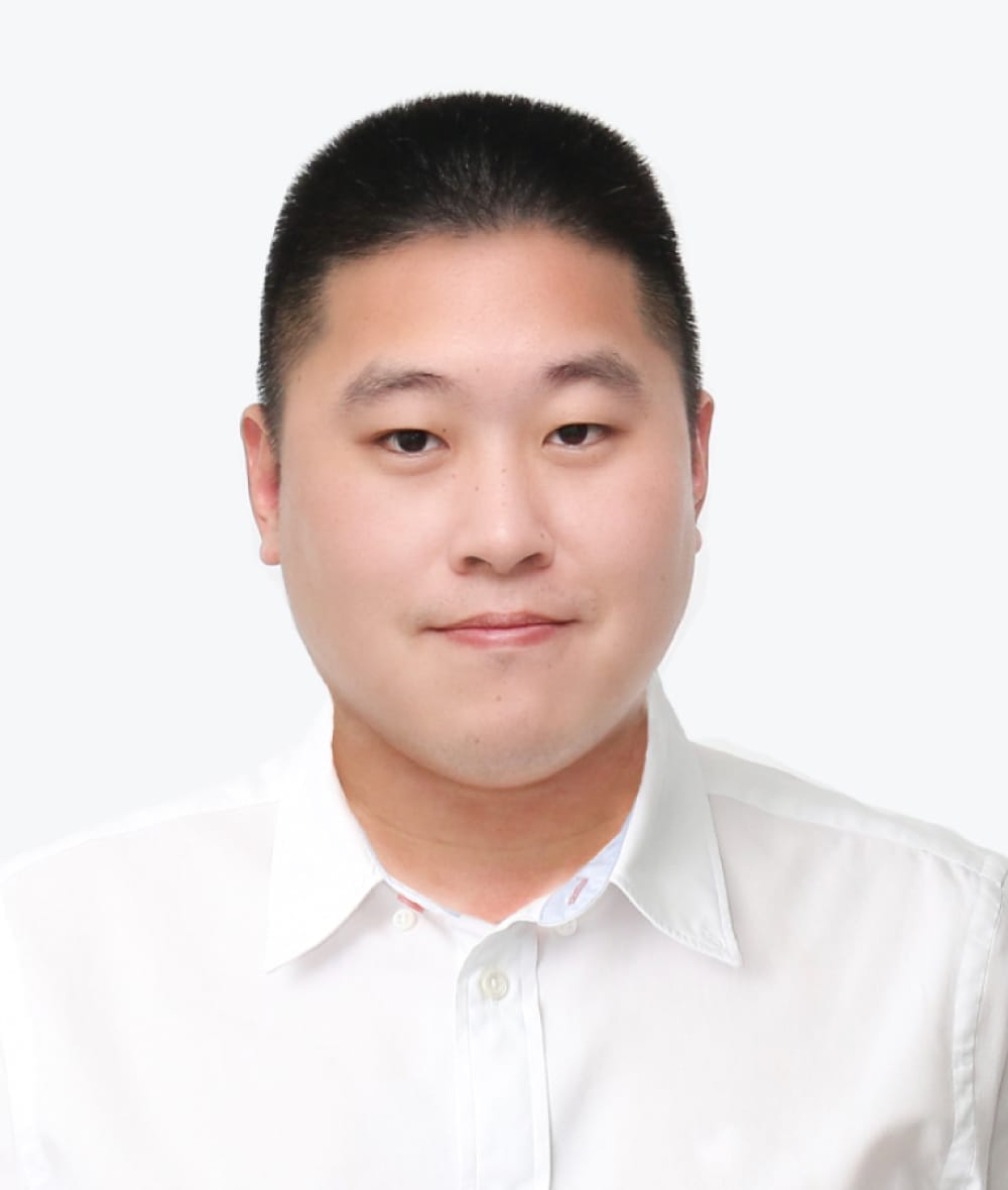 กระดูกสันหลัง กรรมการจากสถาบันต่างๆ ชายใส่เสื้อเชิ้ตสีขาว ออร์โธปิดิกส์