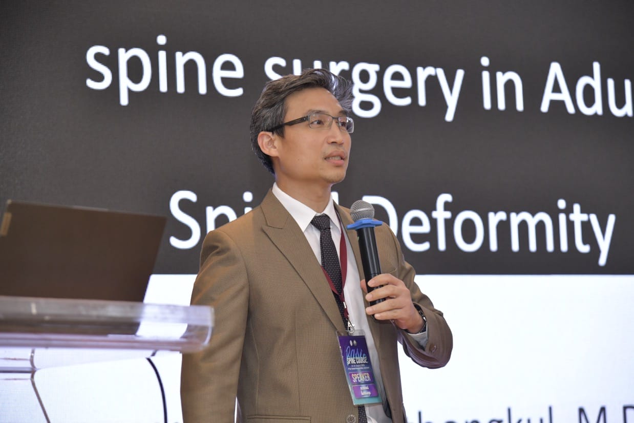 กระดูกสันหลัง ภาพบรรยากาศงานประชุม BASIC SPINE COURSE 2025: วิทยากรบรรยายเรื่องการผ่าตัดกระดูกสันหลังในผู้ใหญ่ ออร์โธปิดิกส์