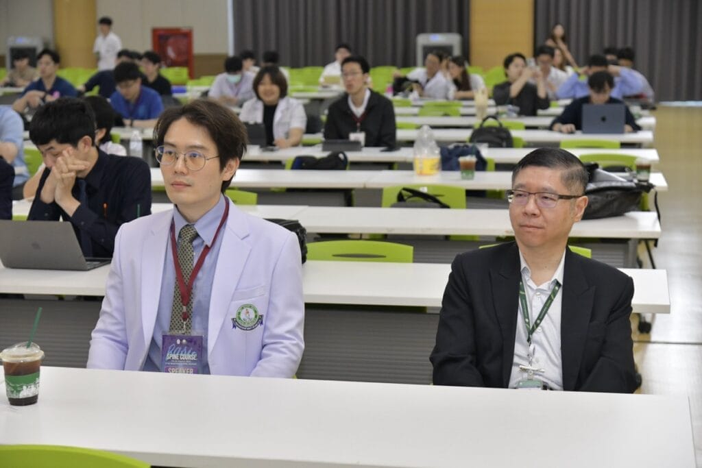 กระดูกสันหลัง ภาพบรรยากาศงานประชุมวิชาการ BASIC SPINE COURSE 2025 ผู้เข้าร่วมฟังบรรยาย ออร์โธปิดิกส์