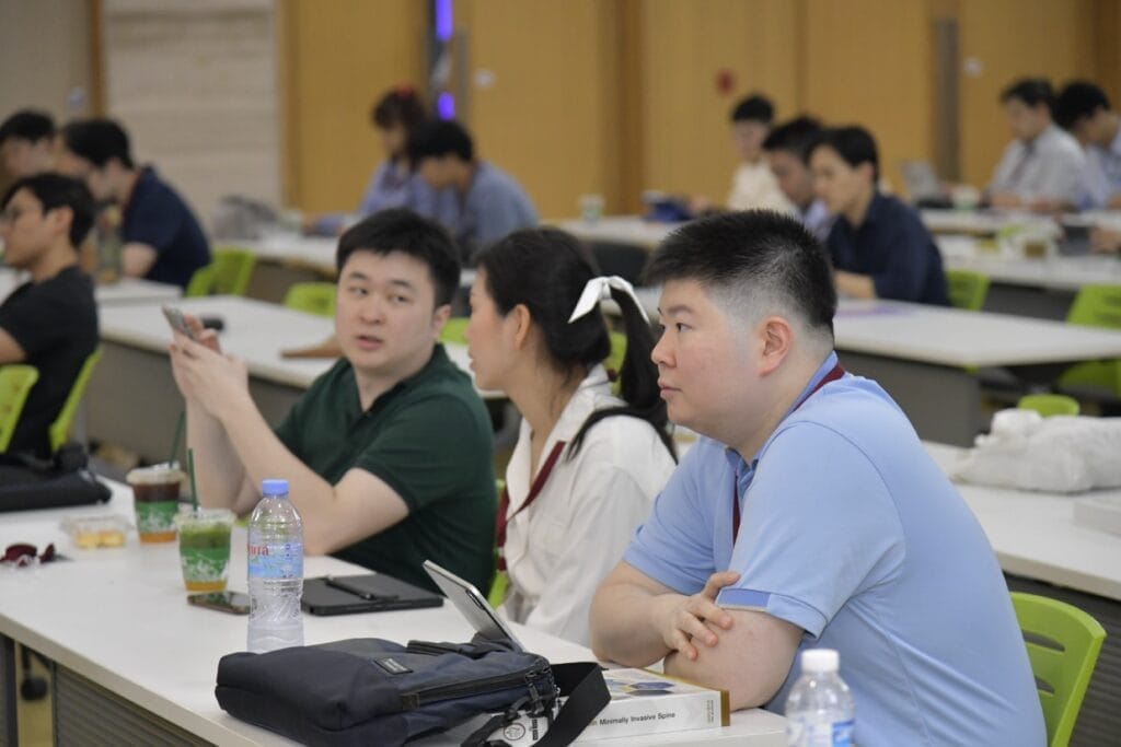 กระดูกสันหลัง ผู้เข้าร่วมประชุมวิชาการ BASIC SPINE COURSE 2025 กำลังฟังบรรยาย ออร์โธปิดิกส์