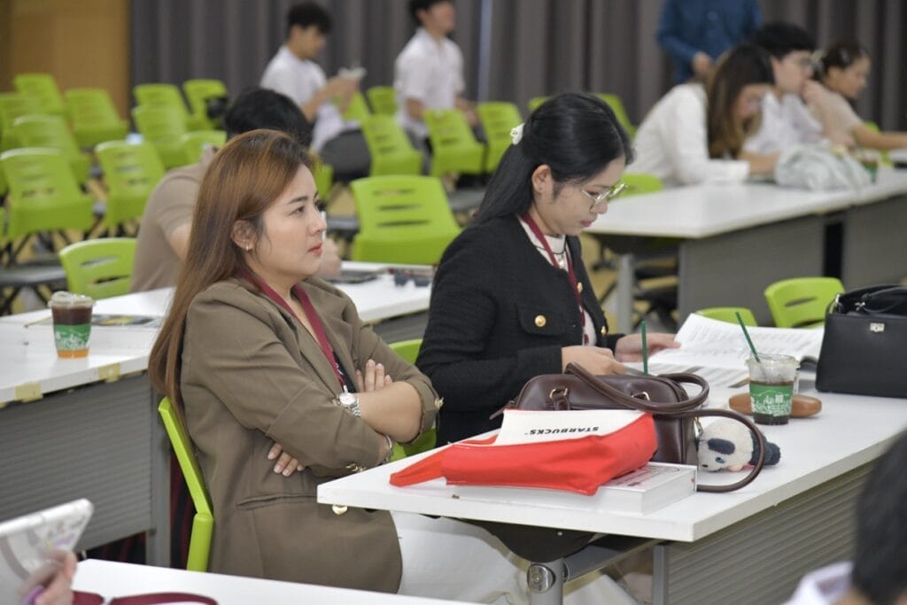 กระดูกสันหลัง การประชุม BASIC SPINE COURSE 2025: ผู้เข้าร่วมประชุมกำลังฟังบรรยาย ออร์โธปิดิกส์