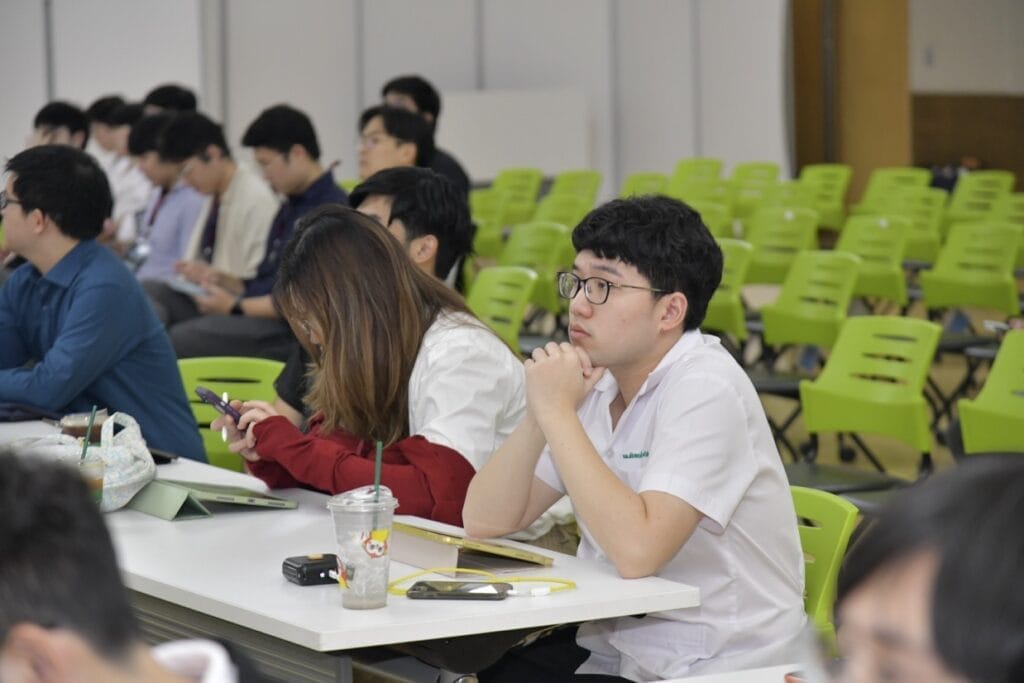 กระดูกสันหลัง ผู้เข้าร่วมประชุมวิชาการ BASIC SPINE COURSE 2025 ในห้องเรียน ออร์โธปิดิกส์