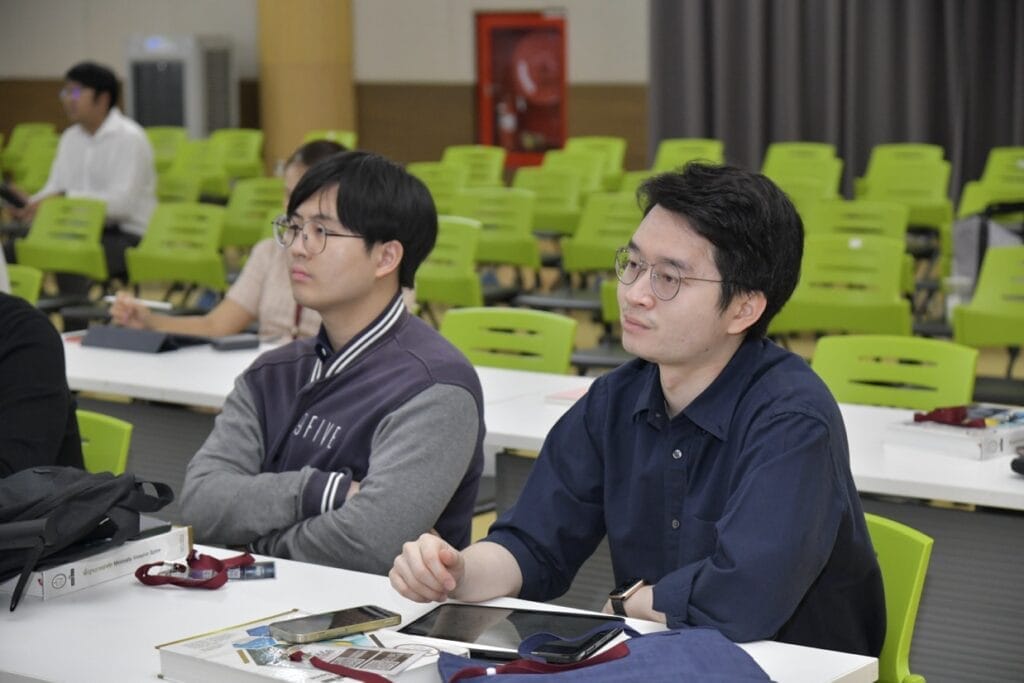 กระดูกสันหลัง ผู้เข้าร่วมประชุมวิชาการ BASIC SPINE COURSE 2025 กำลังฟังบรรยาย ออร์โธปิดิกส์