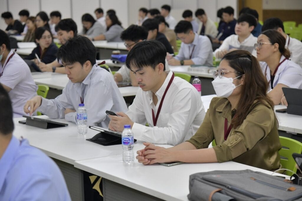 กระดูกสันหลัง ผู้เข้าร่วมประชุม BASIC SPINE COURSE 2025 ในห้องเรียน ออร์โธปิดิกส์