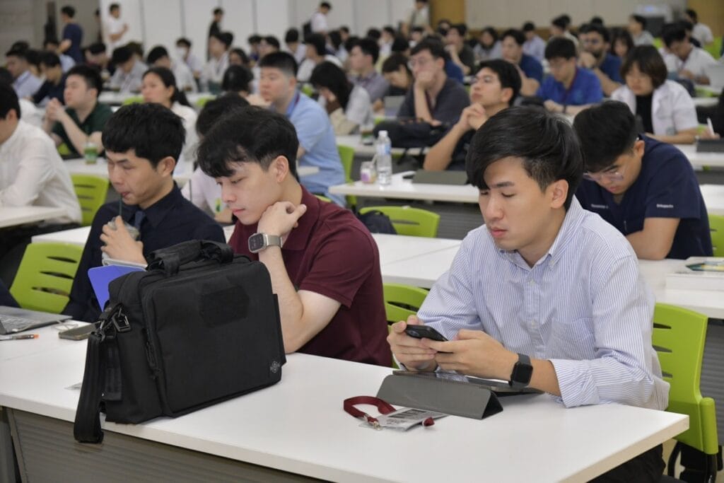 กระดูกสันหลัง ผู้เข้าร่วมประชุมวิชาการ BASIC SPINE COURSE 2025 กำลังฟังบรรยาย ออร์โธปิดิกส์