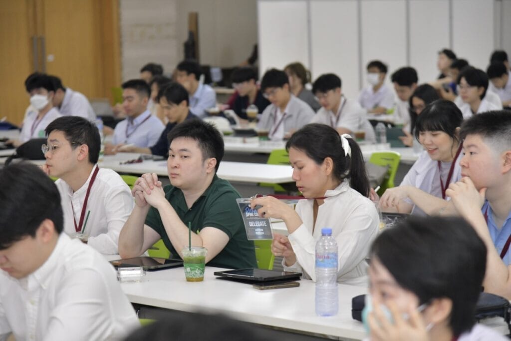 กระดูกสันหลัง ผู้เข้าร่วมประชุมวิชาการ BASIC SPINE COURSE 2025 กำลังฟังบรรยาย ออร์โธปิดิกส์