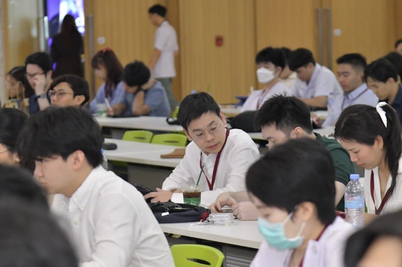 กระดูกสันหลัง ภาพบรรยากาศการประชุมวิชาการ BASIC SPINE COURSE 2025 วันที่ 1 ผู้เข้าร่วมกำลังฟังบรรยาย ออร์โธปิดิกส์