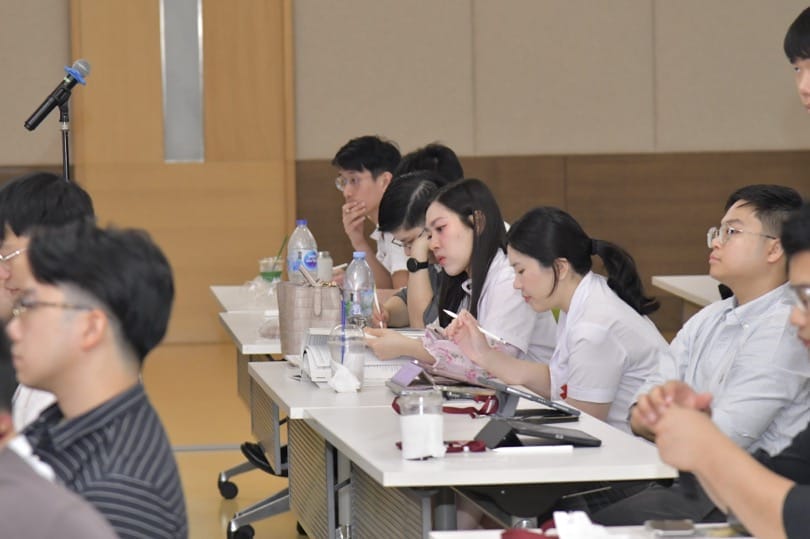 กระดูกสันหลัง ผู้เข้าร่วมประชุมวิชาการ BASIC SPINE COURSE 2025 จดบันทึก ออร์โธปิดิกส์