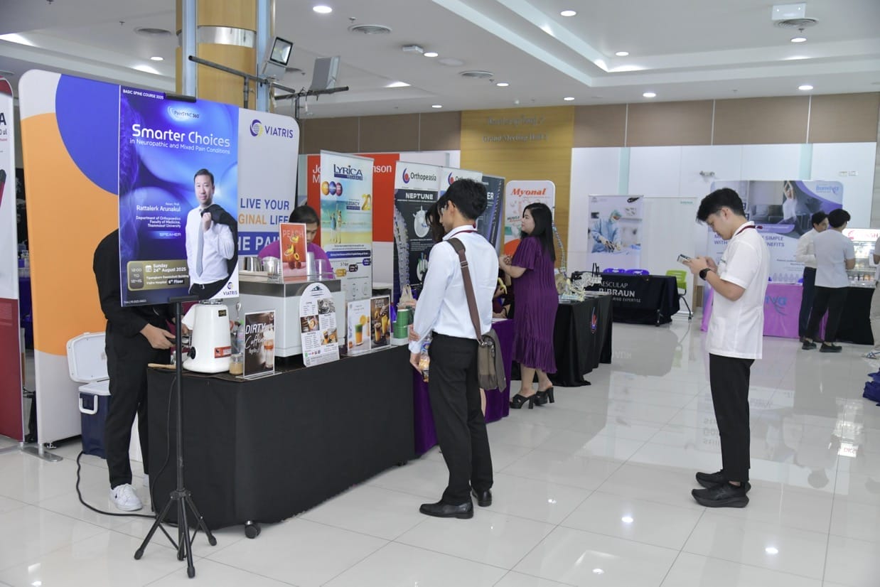 กระดูกสันหลัง งานประชุมวิชาการ BASIC SPINE COURSE 2025: บูธแสดงสินค้าและผู้เข้าร่วมงาน ออร์โธปิดิกส์