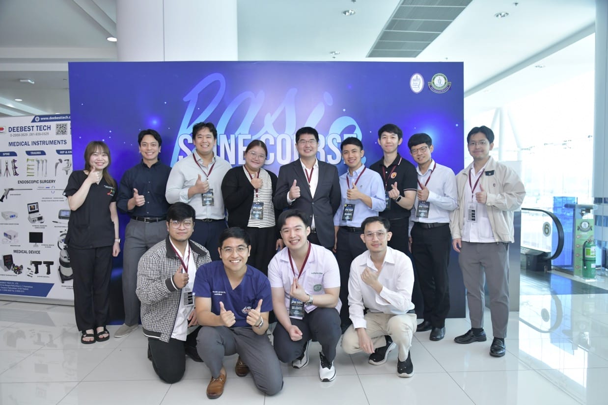 กระดูกสันหลัง กลุ่มผู้เข้าร่วมประชุมวิชาการ BASIC SPINE COURSE 2025 ถ่ายภาพร่วมกัน ออร์โธปิดิกส์