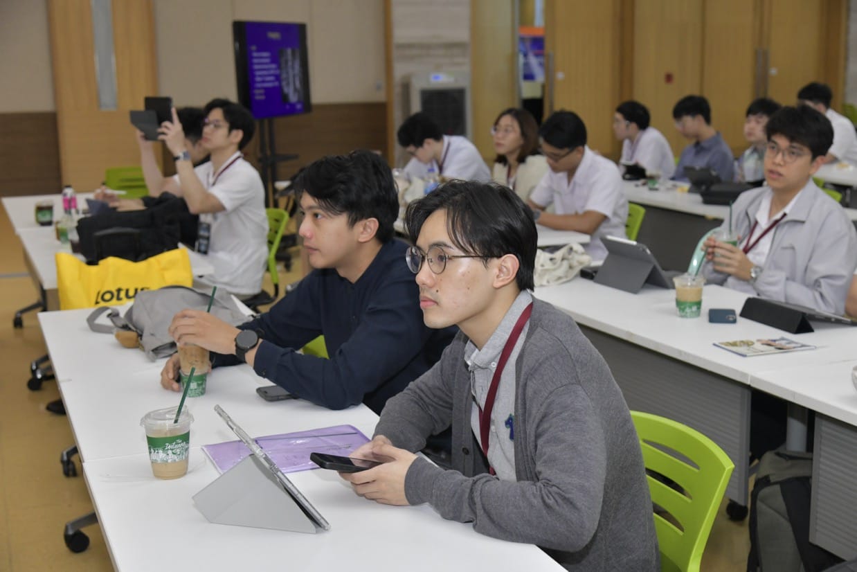 กระดูกสันหลัง ผู้เข้าร่วมการประชุม BASIC SPINE COURSE 2025 นั่งฟังบรรยาย ออร์โธปิดิกส์