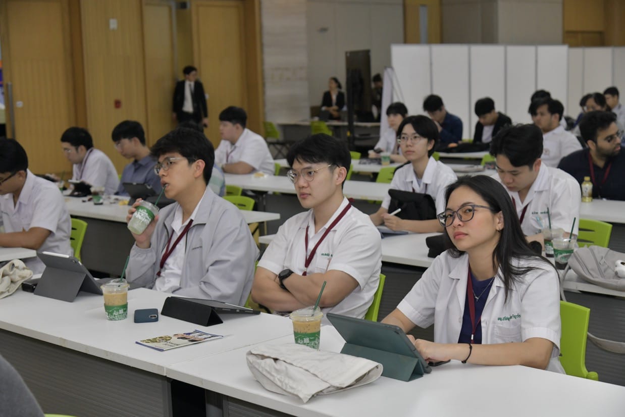 กระดูกสันหลัง ผู้เข้าร่วมประชุม BASIC SPINE COURSE 2025 ในวันที่ 2 ของงาน ออร์โธปิดิกส์