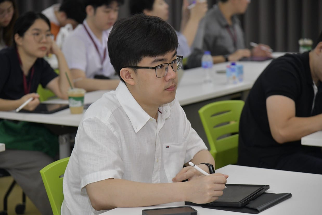 กระดูกสันหลัง ผู้เข้าร่วมประชุมวิชาการ BASIC SPINE COURSE 2025 กำลังจดบันทึก ออร์โธปิดิกส์