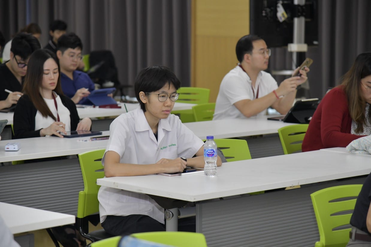 กระดูกสันหลัง ผู้เข้าร่วมประชุม BASIC SPINE COURSE 2025 กำลังจดบันทึก ออร์โธปิดิกส์