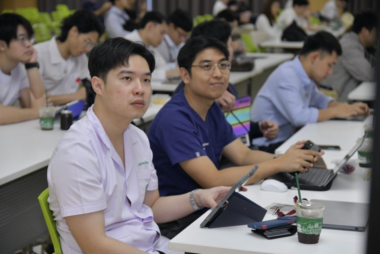 กระดูกสันหลัง ผู้เข้าร่วมประชุมวิชาการ BASIC SPINE COURSE 2025 วันที่ 2 กำลังฟังบรรยาย ออร์โธปิดิกส์