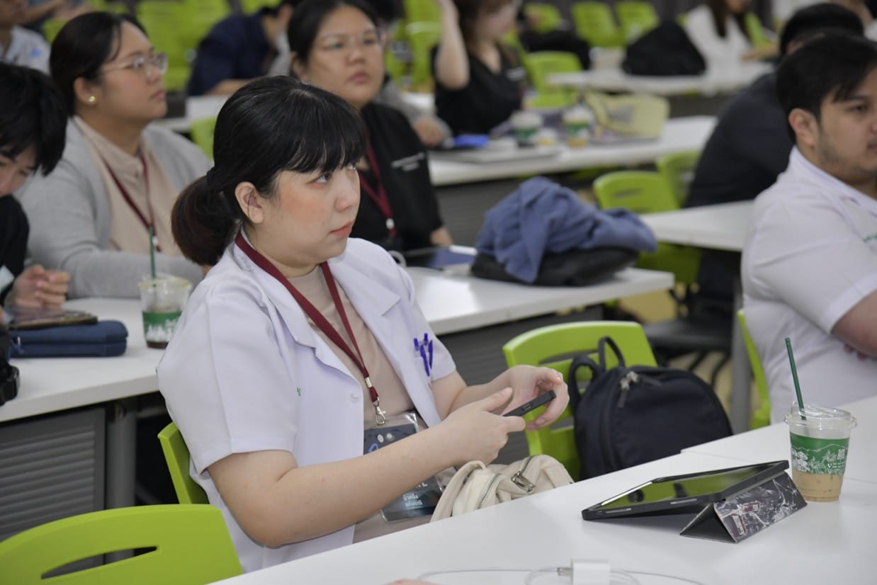 กระดูกสันหลัง ผู้เข้าร่วมประชุมวิชาการ BASIC SPINE COURSE 2025 กำลังนั่งฟังบรรยาย ออร์โธปิดิกส์