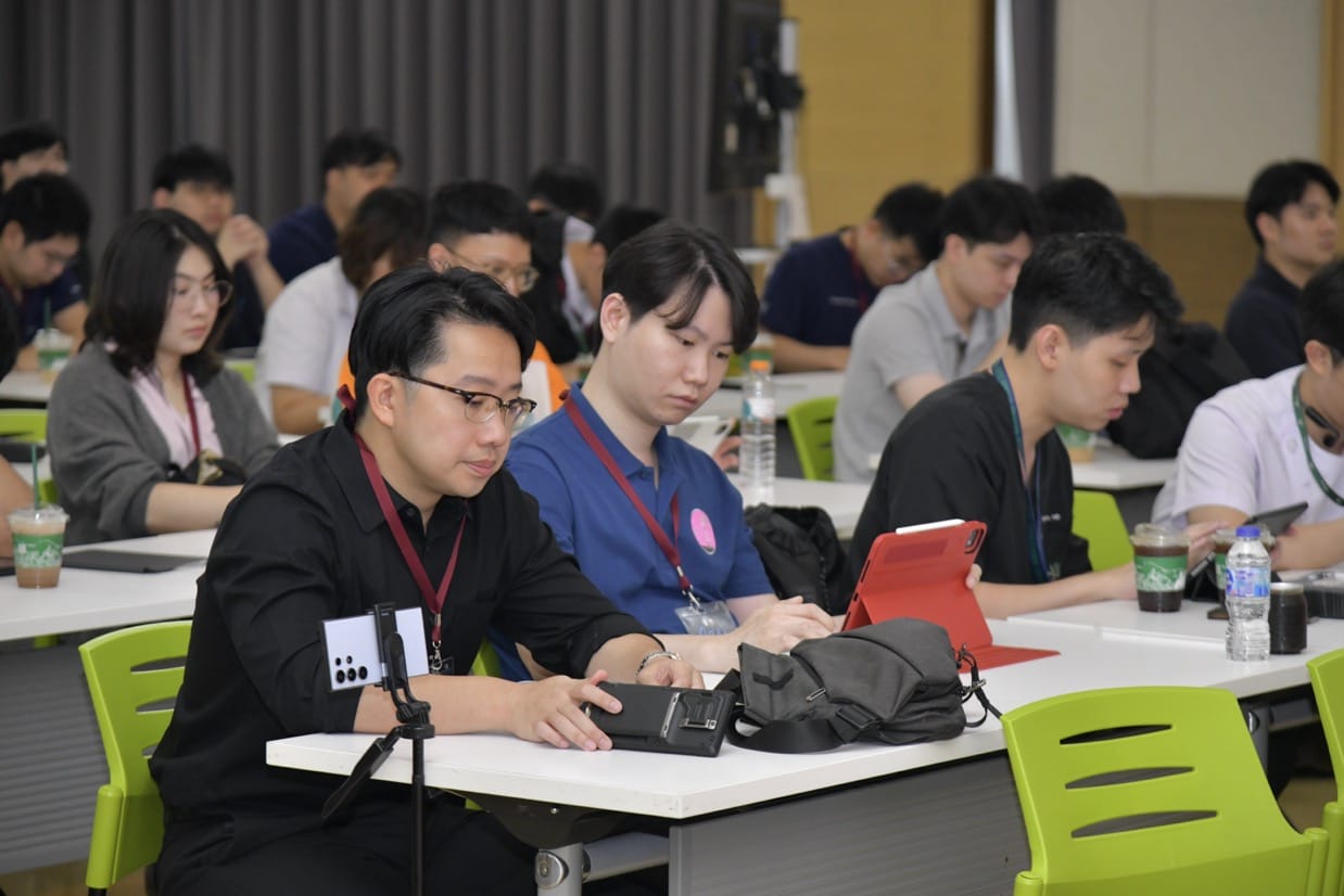 กระดูกสันหลัง ผู้เข้าร่วมประชุมวิชาการ BASIC SPINE COURSE 2025 วันที่ 2 กำลังตั้งใจฟังและจดบันทึก ออร์โธปิดิกส์