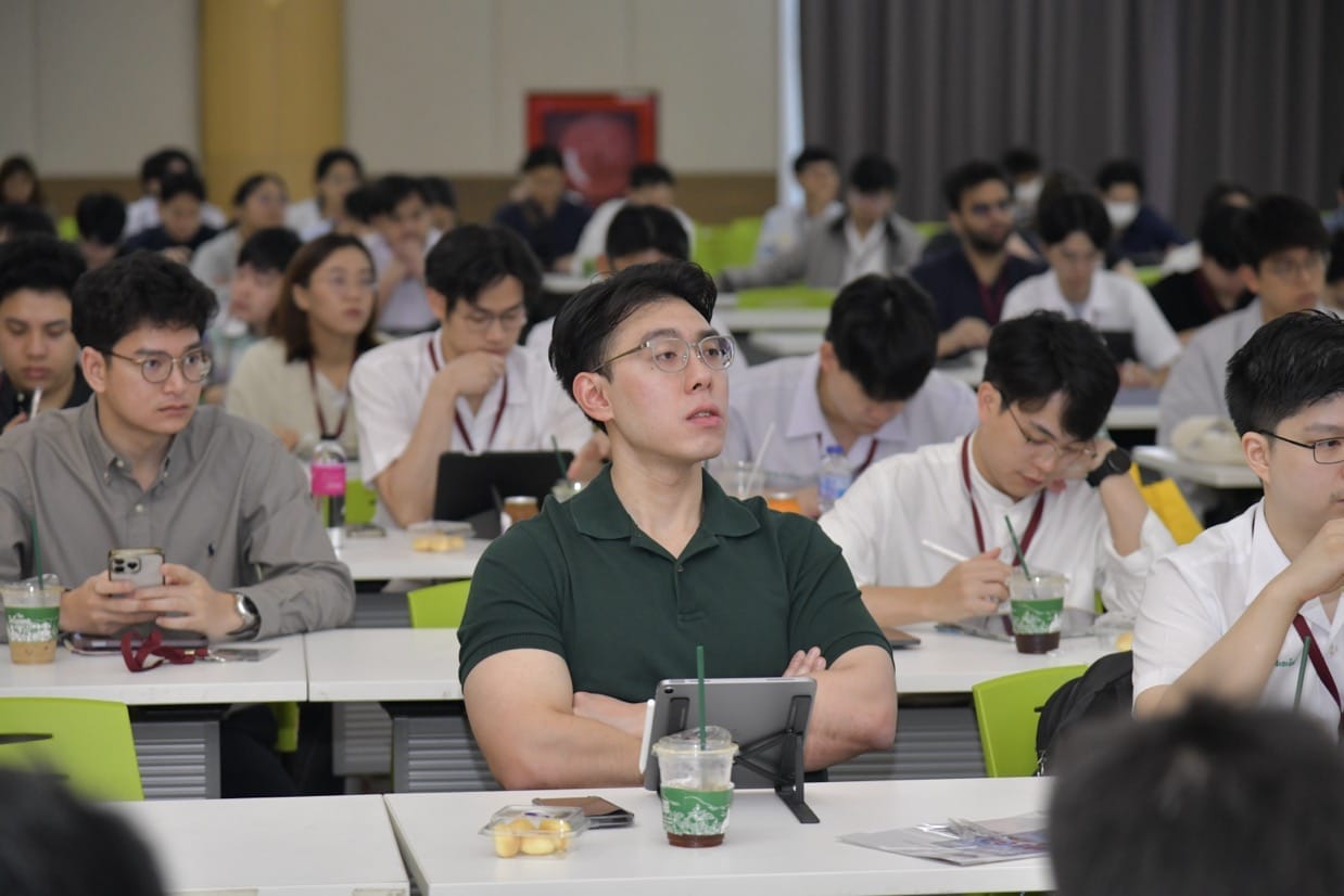 กระดูกสันหลัง ผู้เข้าร่วมประชุม BASIC SPINE COURSE 2025 กำลังฟังบรรยาย ออร์โธปิดิกส์