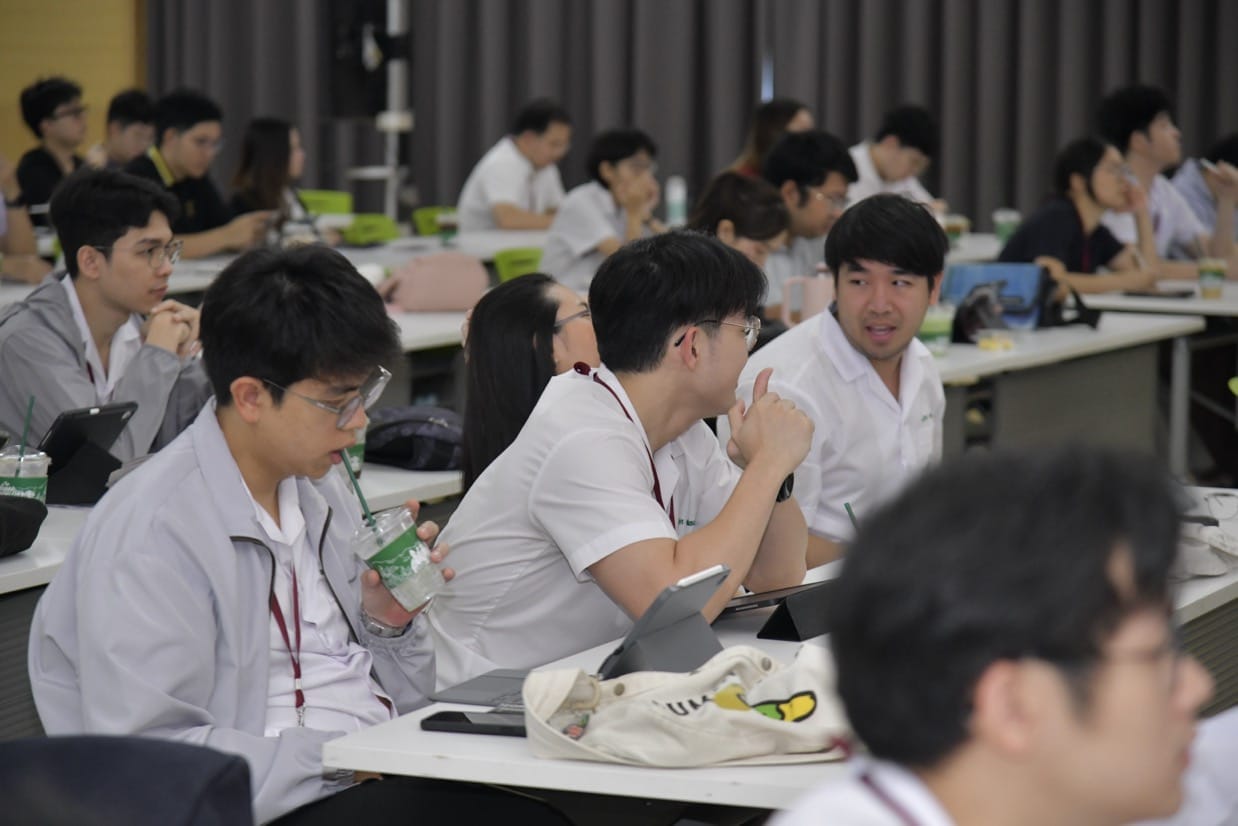 กระดูกสันหลัง ผู้เข้าร่วมประชุมวิชาการ BASIC SPINE COURSE 2025 วันที่ 2 กำลังฟังบรรยาย ออร์โธปิดิกส์