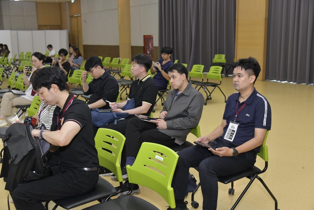 กระดูกสันหลัง ผู้เข้าร่วมประชุม BASIC SPINE COURSE 2025 ในวันที่สอง นั่งฟังบรรยาย ออร์โธปิดิกส์